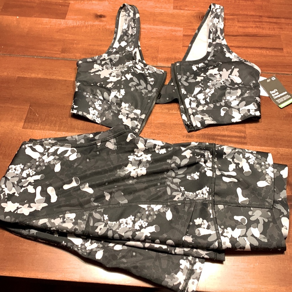 Workout pairing. Gapfit sculp compression bra & leggings